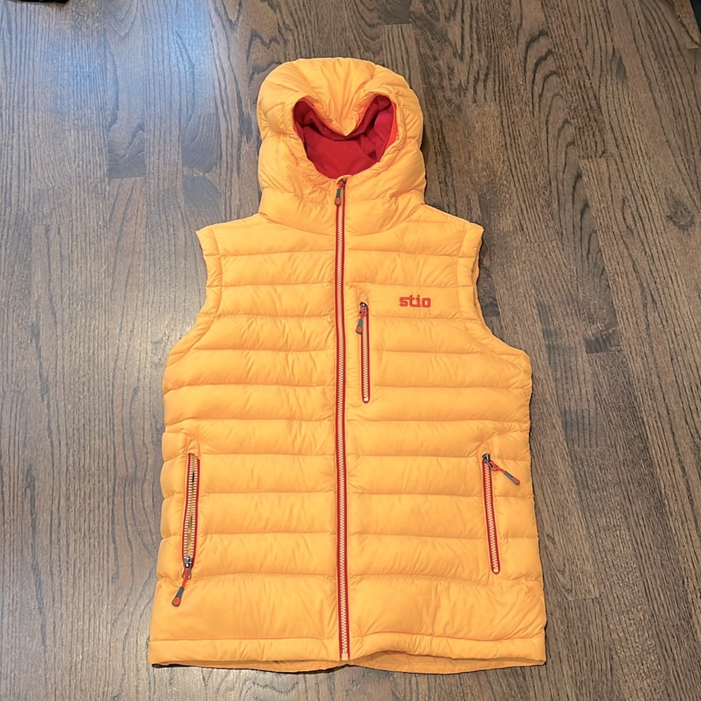 New - Stio - Men’s Hometown Down Hooded Vest - Size XS - Orange / Red lining